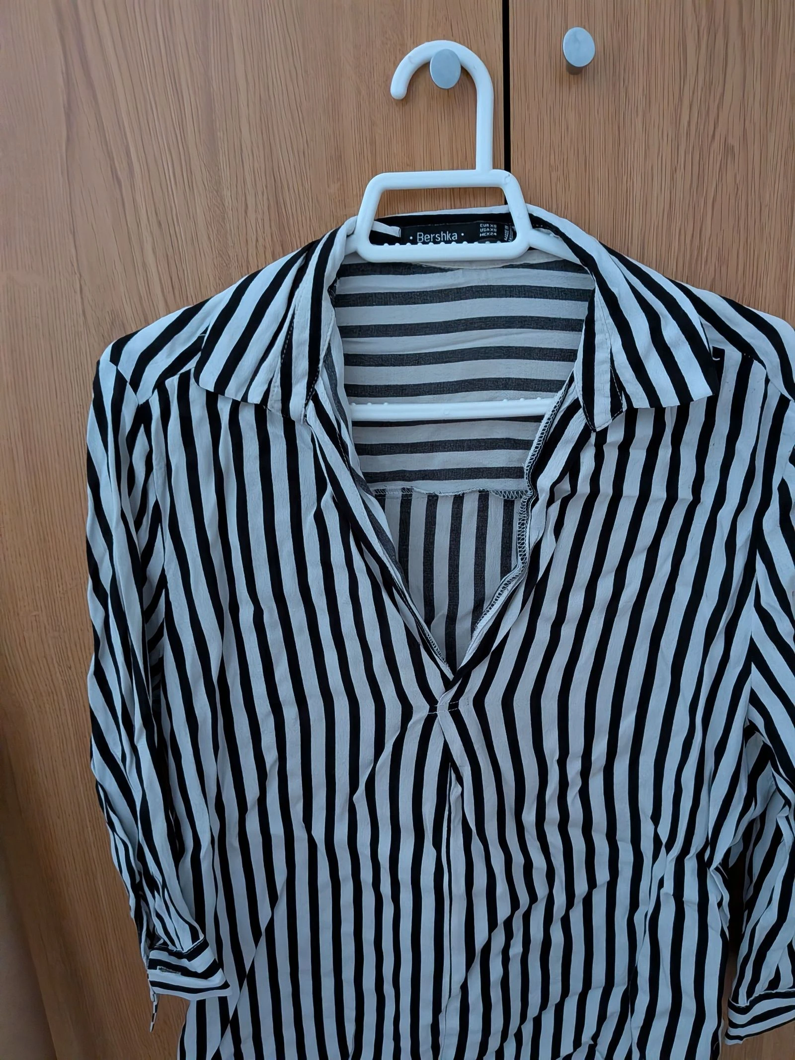 Women's V-neck shirt – photo 2